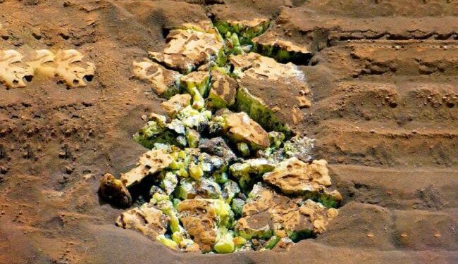 شکستن اتفاقی سنگ در سیاره سرخ توسط مریخ نورد کنجکاوی با یک کشف حیرت انگیز همراه شد