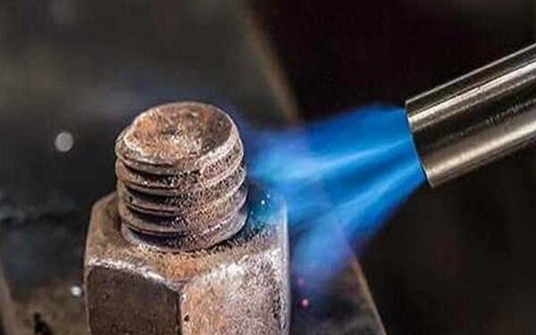 راهنمای باز کردن پیچ زنگ زده؛ معرفی ۷ روش کاربردی