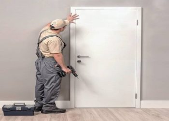 چرا سازندگان از درب پلی وود در ساختمان‌های خود استفاده می‌کنند؟