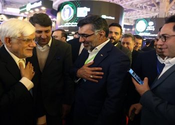 نمایشگاه تلکام ۱۴۰۳ با حضور دکتر عارف در غرفه ایرانسل افتتاح شد