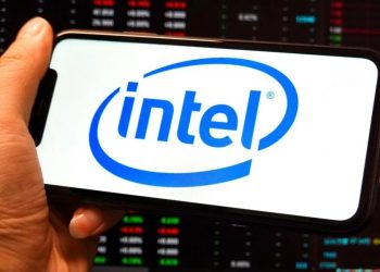 سهام اینتل پس از اظهارات ترامپ درباره همکاری با اپل ۱۰ درصد رشد کرد