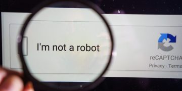 هشدار گوگل درباره صفحات «آیا ربات هستید؟»؛ چگونه CAPTCHA می‌تواند باعث حذف صفحات از نتایج جستجو شود؟